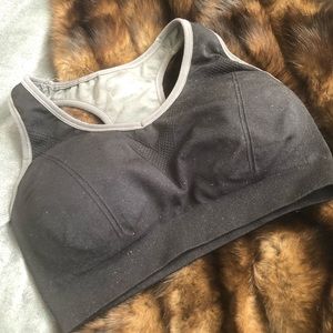 Sport Essentials Sports Bra black & Grey trim removable pads EUC XS 28-30 Bb